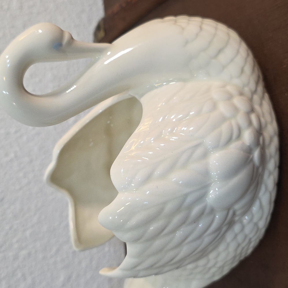 Vintage Holland Mold Swan Ceramic Planter Vase/Candy Dish 7” White  Pearlescent - Picture 3 of 10
